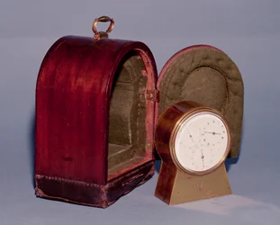 真鍮製ケースのマリンクロノメーター、3つの補助ダイヤルの白いエナメルダイヤル、時針、分針、秒針、金の針、ベーズで裏打ちされたトラベルケース、ジョサイアエメリー作、1792年